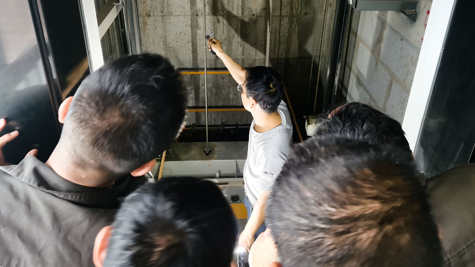 2水電維修中心：開展焊接技術及電梯緊急救援培訓，提高工程部實踐操作能力.jpg